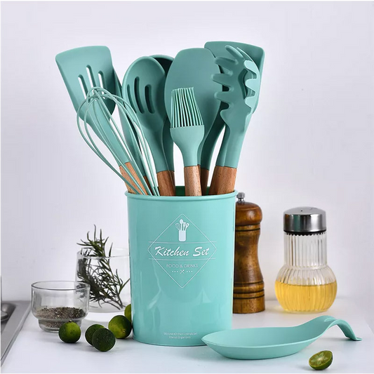 Set 12 ustensile de bucatarie din silicon cu maner din lemn, design ergonomic